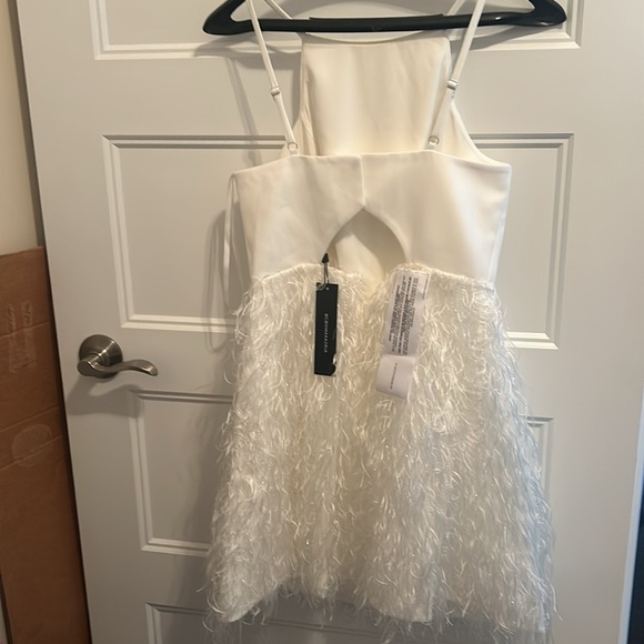 BCBGMAXAZRIA Ilara Feather Mini Dress off-white. new with tags. - Picture 4 of 7